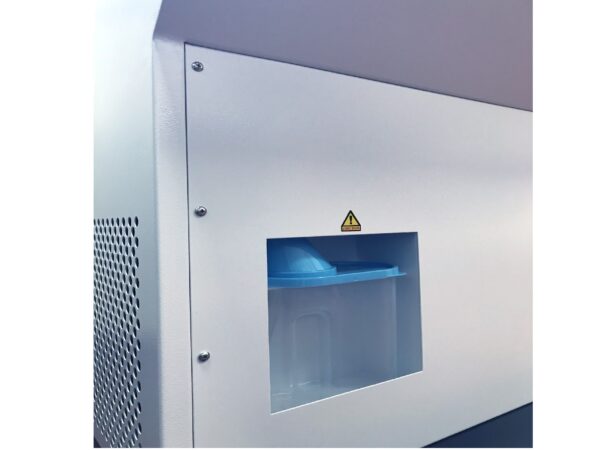 Detalle del portacuchillas ajustable y dispositivo antivuelco del MC4000