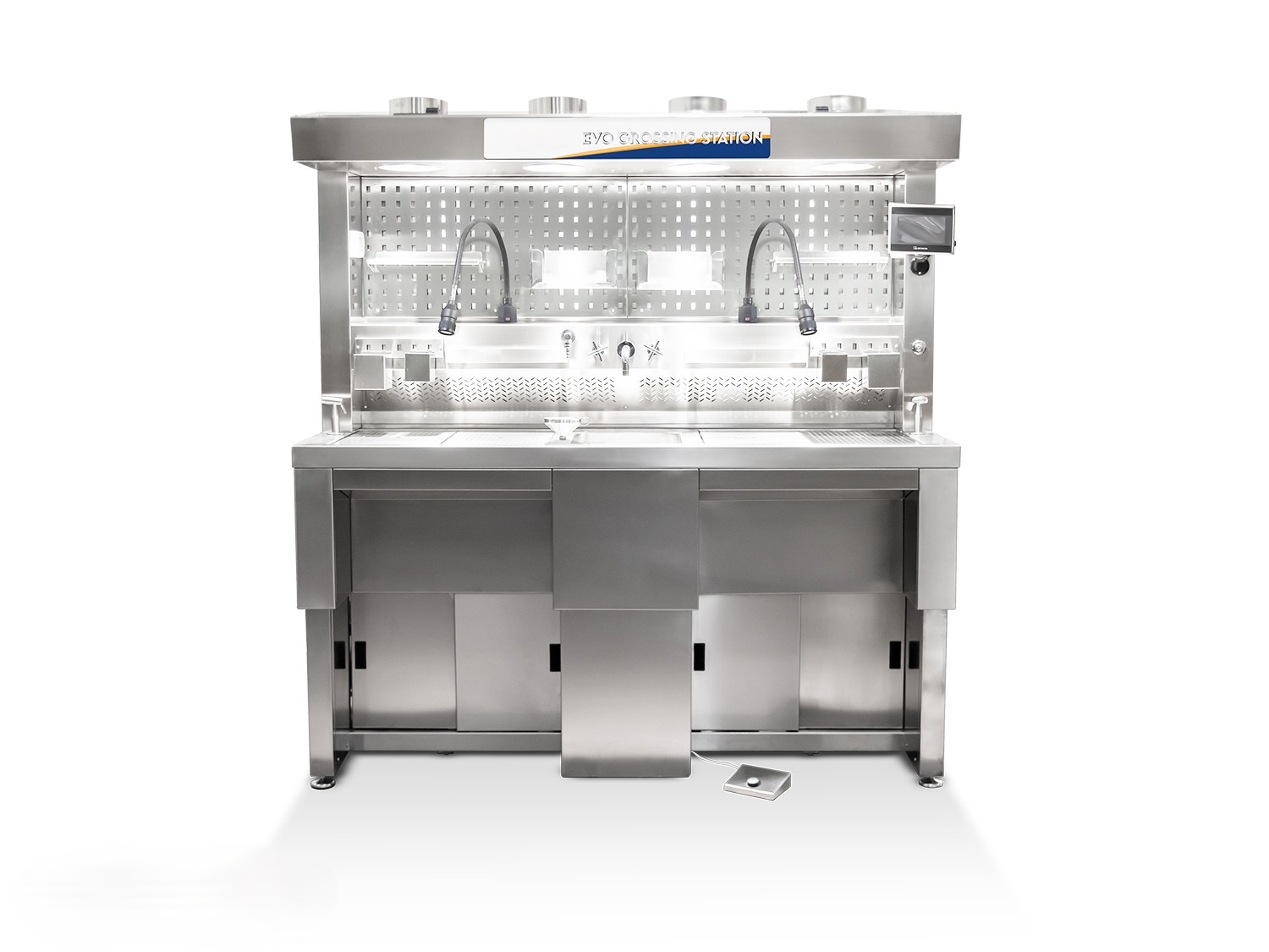 Estación de tallado elevable EVO-ED en laboratorio, configurada para dos puestos de trabajo.