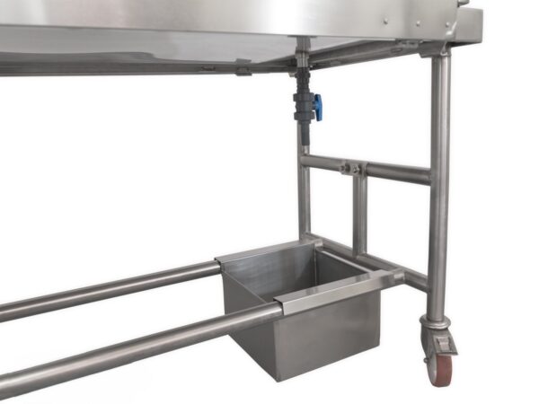 Vista lateral de mesa de disección 7DT4 con ruedas bloqueables y estructura en perfil U