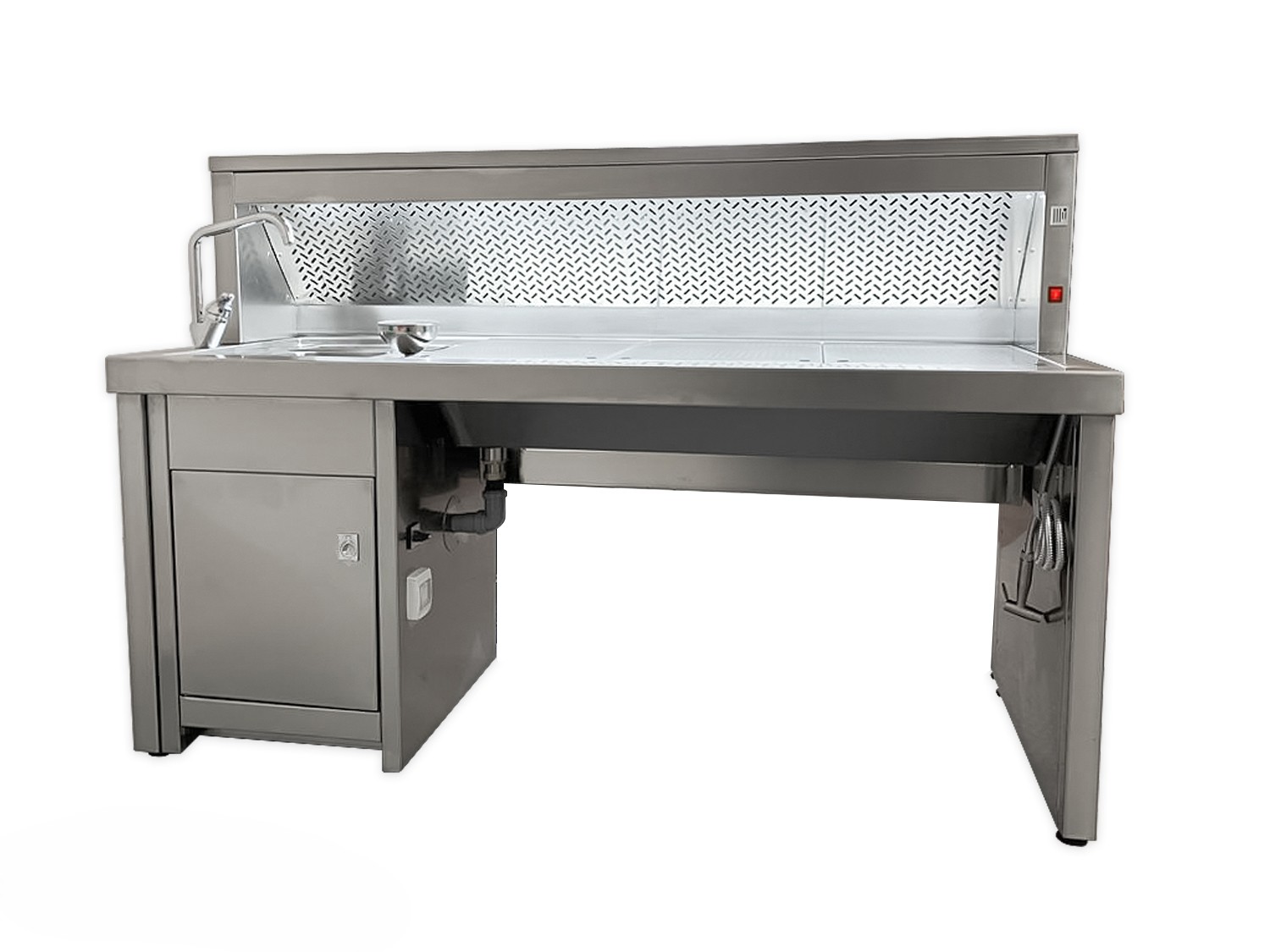 Detalle de ventilación trasera y descendente en estación de tallado en acero inoxidable 5DT25