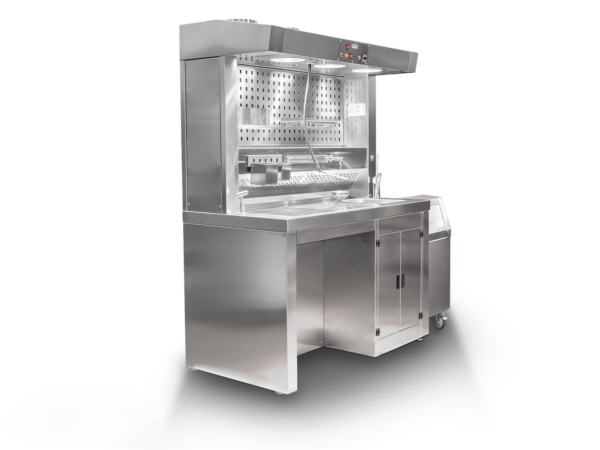 Detalle del área de trabajo y rejilla de extracción trasera en la ESTACIÓN DE TALLADO FIJA EVO150FB