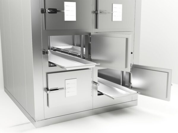 Interior del modelo KC62 mostrando estructura modular y bandejas en acero inoxidable.