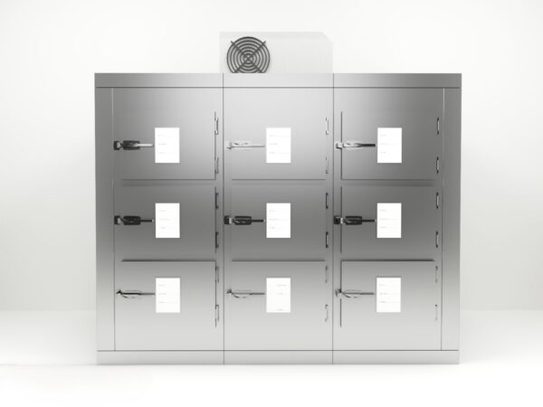 Interior del KC63 con bandejas de acero inoxidable y sistema de refrigeración integrado.