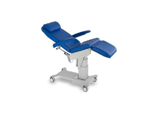 Sillón hemodonación TB EH 227 PLUS en posición sentada con reposabrazos ajustables